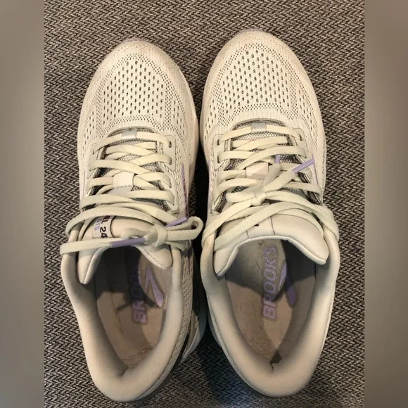 Brooks Women’s Ariel GTS 24 Shoes - Picture 2 of 16